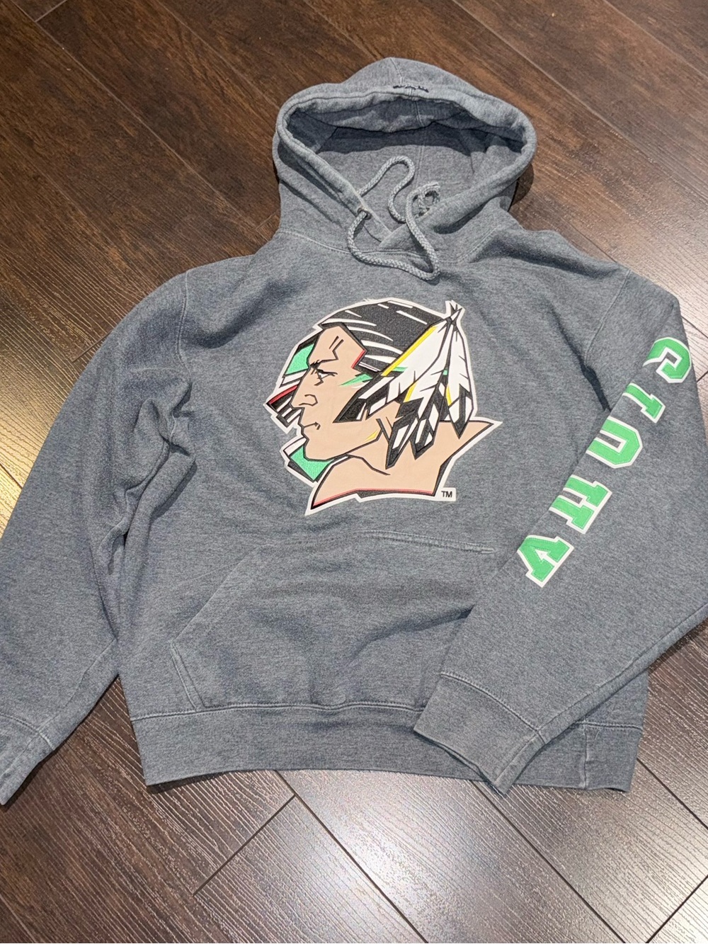 Vintage North Dakota Fighting Sioux Hoodie Pullover Mens Size M